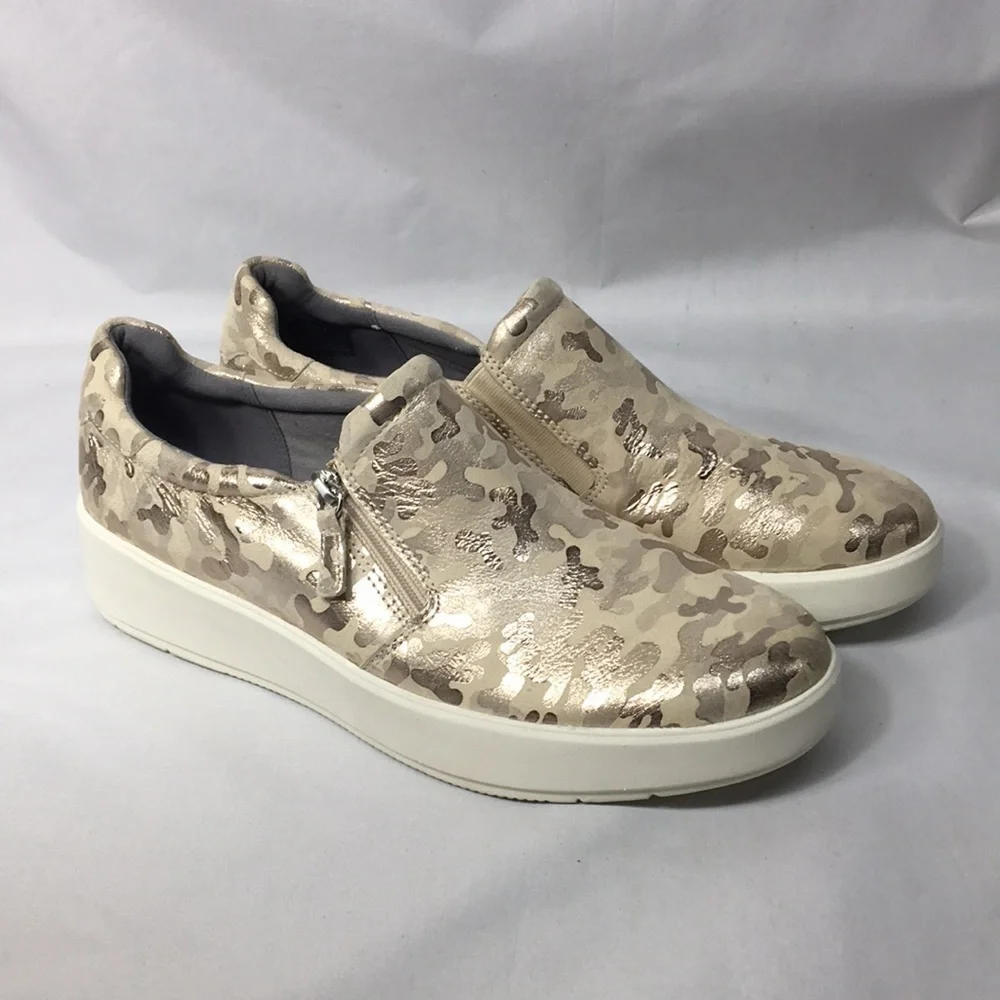 Clarks Women’s Layton Step Ivory Faux- Suede Camo Slip-On Shoes Size 11 Like-NEW